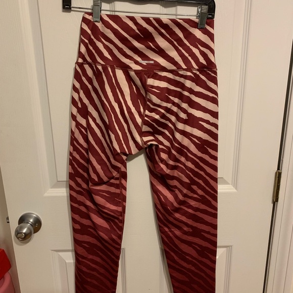 NWOT Aerie Patterned Chill Leggings - Picture 2 of 4